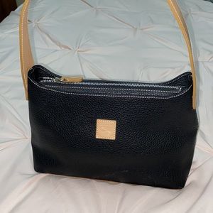 Dooney & Bourke shoulder leather purse